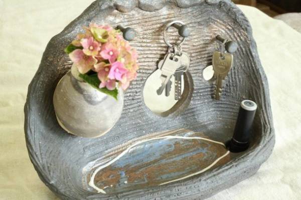 陶器の雑貨専門店「najimu」がキーフックやテープディスペンサーを大胆に再定義した新商品を発売