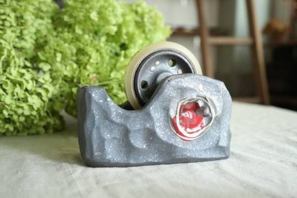 陶器の雑貨専門店「najimu」がキーフックやテープディスペンサーを大胆に再定義した新商品を発売