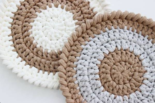 老舗染色会社≪土田産業≫がECOな糸玉を販売開始！廃棄されるはずの布ミミをアップサイクルした紐で編み物を