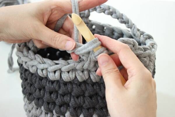 老舗染色会社≪土田産業≫がECOな糸玉を販売開始！廃棄されるはずの布ミミをアップサイクルした紐で編み物を