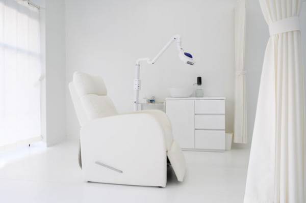 “しみない・痛くない・30分で簡単”が魅力のセルフホワイトニング専門店「ホワイトニングカフェ三島店」、オープン100日記念キャンペーンを10月末まで開催！