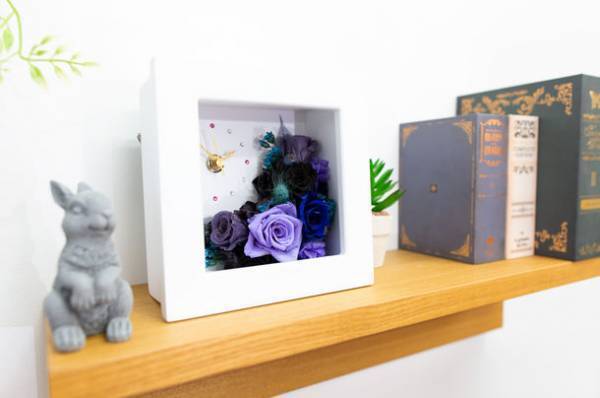 推しカラーでフラワーアレンジメントを制作する【推し花＊】の2周年記念商品「FlowerClock」が9月26日より販売開始！