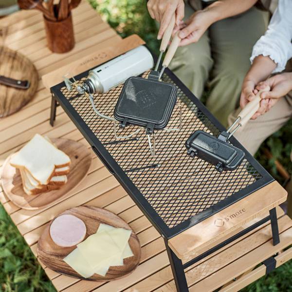 《予約受付中》お家でも外でも手軽に作れるホットサンドメーカー／ワッフルメーカーがアウトドアブランド『S'more』から発売！