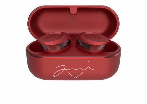 NUARLの社会貢献活動に山崎あみさんの協力が決定　サイン入り完全ワイヤレスイヤホンを受注販売