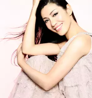 アン ミカが巫女になり人生に光をあてる！？「ビッグローブ光」WEBキャンペーン9月15日開始　～「光の神社」で「アンミコ」がポジティブな教えを伝える～