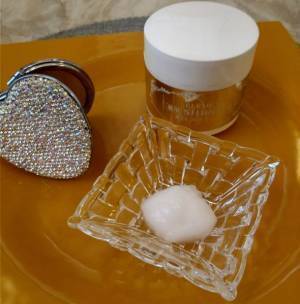 医師の監修のもと、薬剤師が考案した「エレメントしろジェル」根本的な解決を目指して11月から販促強化！