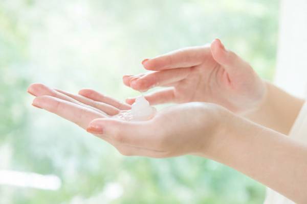 マザーズバッグで人気のバッグブランド「フェンテ」からスキンケア製品「親子でつかえるオールインワンジェル」発売