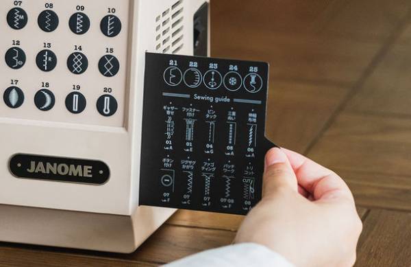 「ミシンって、サステナブル。」アップサイクルはミシンの得意技。'70年代レトロデザインミシン「Epolku OVI(エポルク オヴィ)」10月1日発売。