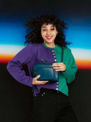 アニエスベー、2022年秋の新作コレクションを展開　カーディガンプレッションやバッグでカラーを楽しめる新作をラインアップ