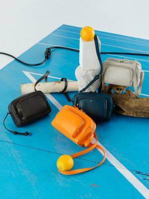 アニエスベー、2022年秋の新作コレクションを展開　カーディガンプレッションやバッグでカラーを楽しめる新作をラインアップ