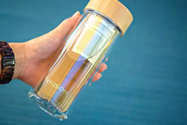 茶こし付き二重構造ガラスボトルの「INFUSION」全国の店舗で、オンラインで、9月より一般販売スタート！