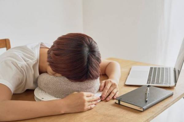 うつ伏せ寝を快適にする『健康・伏せ寝台 らくまくん』、「Makuake」で販売開始初日に目標金額100％を達成