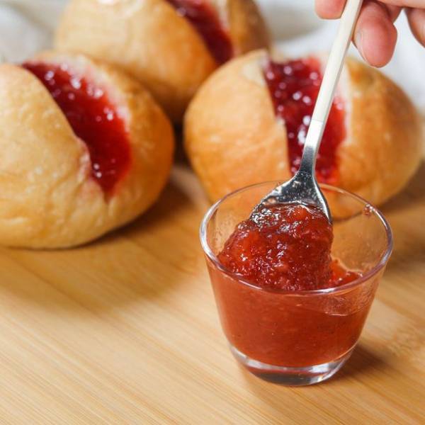 ソフトフランスパン生地を新たに開発し、年代を選ばず手土産にぴったり！最高級食パン専門店が「ごほうびジャムパン」を新発売！