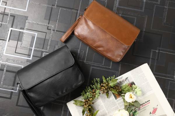 居酒屋亭主が創作したコンパクトでアクセサリー感覚で使える「PUレザーミニショルダーバッグ」が10月7日より予約販売開始