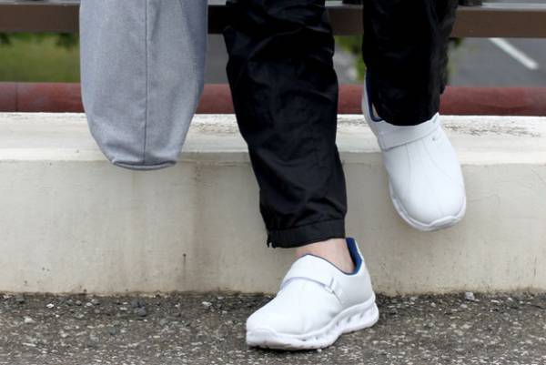 ウイルスや菌を家の中に持ち込まない靴！医療従事者用“抗ウイルス素材シューズ”を一般家庭向けに先行予約販売開始