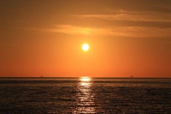 息を呑むほどの美しさ「日本の夕陽百選」を体感　5日間限定！淡路島西海岸サンセットクルーズ　船上コンサート＆幻想的なマジックアワーに魅せられて