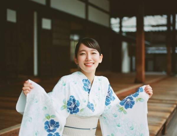 【2週間限定受注生産】吉岡里帆Wアニバーサリー写真集、永久保存版スペシャルBOXが本日より予約開始！