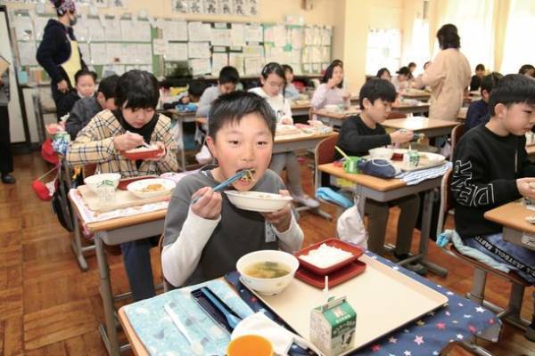 食べて学ぼう！食品ロス削減月間に取手市立の全小中学校へSDGsをテーマとした学校給食を提供
