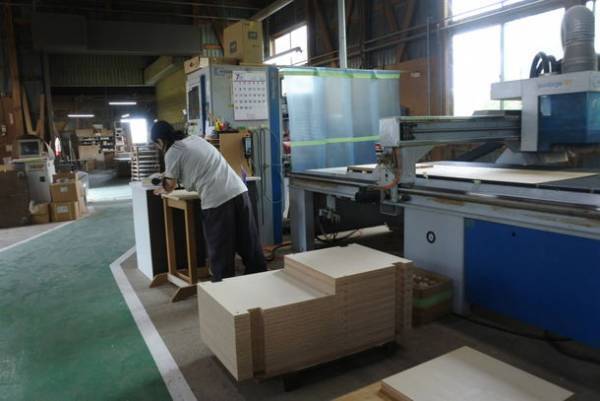 Makuake先行販売で目標の1,208％を達成！約360万円を売り上げた、国産の「木の昇降デスク」が誕生。素材とサイズをセミオーダー可能な「100年昇降ウッドデスク」