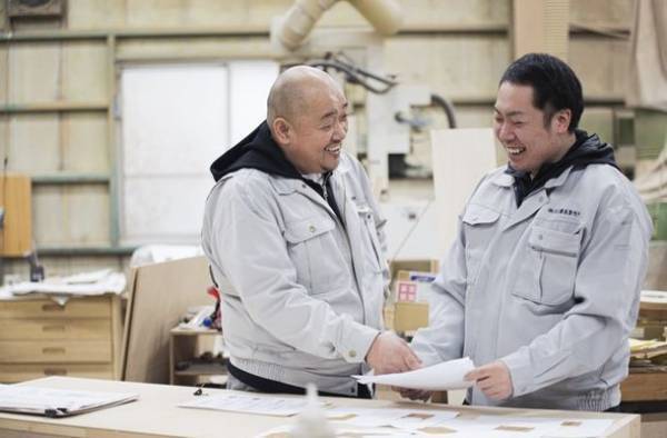 Makuake先行販売で目標の1,208％を達成！約360万円を売り上げた、国産の「木の昇降デスク」が誕生。素材とサイズをセミオーダー可能な「100年昇降ウッドデスク」