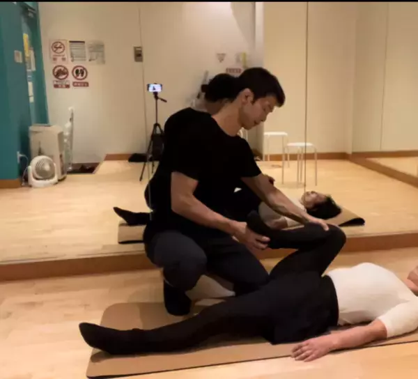 コロナでロコモが深刻化、寝たきりの高齢者が急増！？たった10秒！寝転んでできる“モジモジ体操”が話題