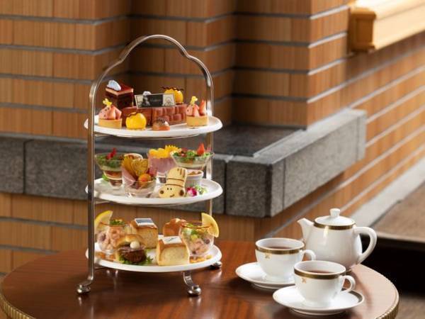 『PEANUTS』作者　チャールズ・M・シュルツ氏生誕100周年記念企画　第2弾！PEANUTS Friends' Afternoon Tea　本館17階「インペリアルラウンジ アクア」料理長スヌーピーのレストランプラン 10th story　本館1階「パークサイドダイナー」