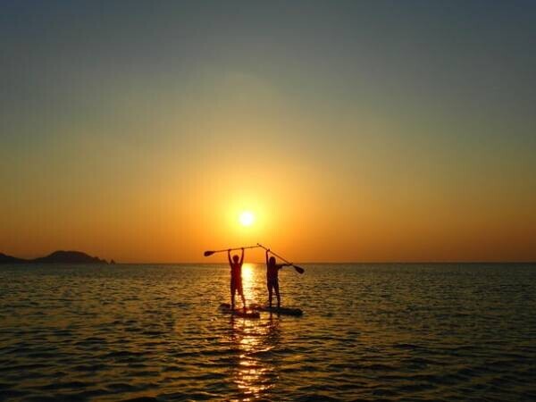 石垣島の海の上でカヤックやSUPに揺られながら夕陽を眺める　2022年11月よりサンセットツアーの内容がリニューアル