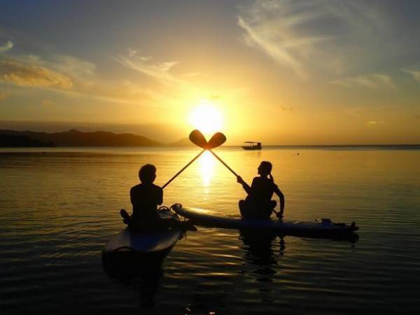 石垣島の海の上でカヤックやSUPに揺られながら夕陽を眺める　2022年11月よりサンセットツアーの内容がリニューアル