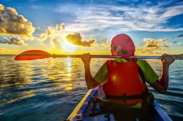 石垣島の海の上でカヤックやSUPに揺られながら夕陽を眺める　2022年11月よりサンセットツアーの内容がリニューアル