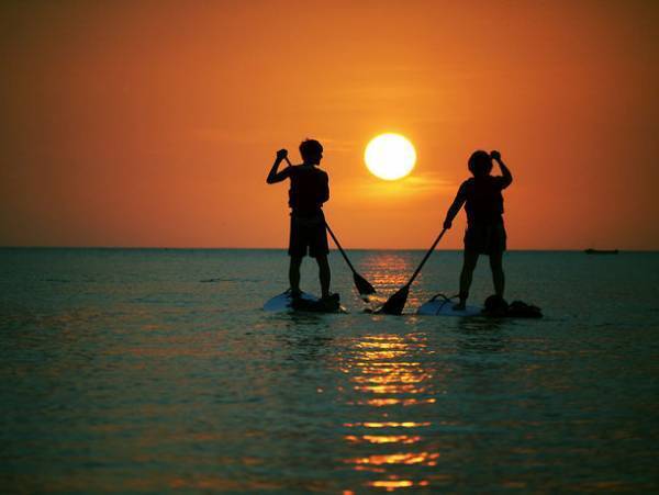 石垣島の海の上でカヤックやSUPに揺られながら夕陽を眺める　2022年11月よりサンセットツアーの内容がリニューアル