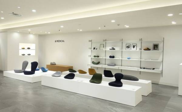 暮らしに溶けこむフィットネスアイテムを販売する「&MEDICAL神戸阪急店」にAI姿勢分析「シセイカルテ」を導入