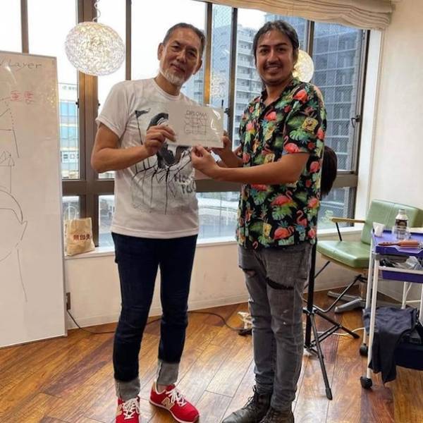 東洋人の骨格と髪質に着目した新技術「シルキーカット」をSNSで見た海外の方がカット方法を学ぶため来日