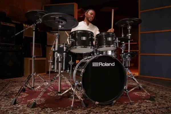 存在感のあるデザインにこだわった電子ドラムシリーズの最新モデル3機種を発売