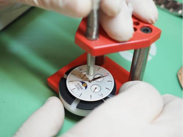 宮城県仙台市発、日本製ムーンフェイズ搭載腕時計　Makuakeでの先行予約開始3週間で目標金額300％達成