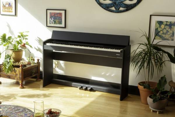 小型電子楽器『AIRA Compact』とデジタルピアノ『F107』／アプリ『Roland Piano App』が「2022年度グッドデザイン賞」を受賞