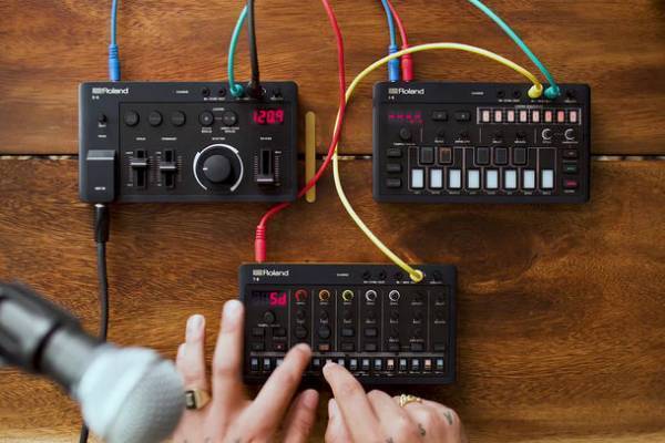 小型電子楽器『AIRA Compact』とデジタルピアノ『F107』／アプリ『Roland Piano App』が「2022年度グッドデザイン賞」を受賞