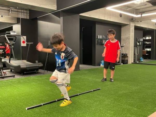 三笘薫選手、家長昭博選手、酒井高徳選手等トッププレーヤーのパフォーマンスを上げる株式会社ライフパフォーマンスが小学生向けに「サッカーフィジカル塾」を開講します