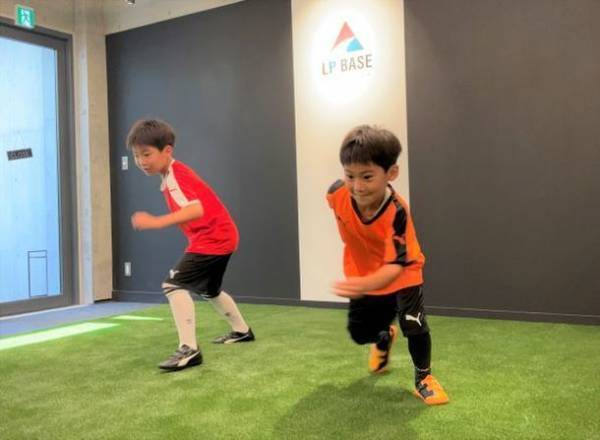 三笘薫選手、家長昭博選手、酒井高徳選手等トッププレーヤーのパフォーマンスを上げる株式会社ライフパフォーマンスが小学生向けに「サッカーフィジカル塾」を開講します