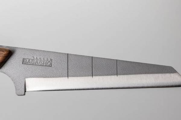 アウトドア向け商品　多喜火鉈シリーズ第三弾！バトニングの目印となる縦ラインを入れた「多喜火鉈　ステンレスナイフ型」を11月8日に発売