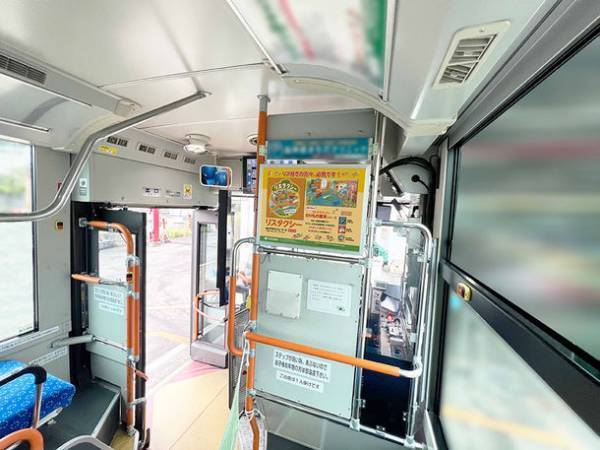 のりもの絵本「リスタクシー」　都営地下鉄浅草線や神奈中バスの車内に広告ポスターを掲出