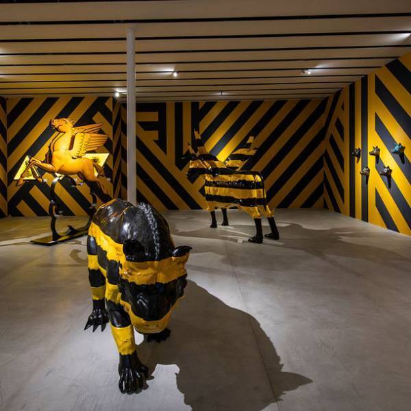 幻想的な美術とアニメや現代社会を融合したアート作品　フィリピンの現代アーティスト「ロナルド・ヴェンチューラ」作品集の制作をサポートできるクラウドファンディングを開始