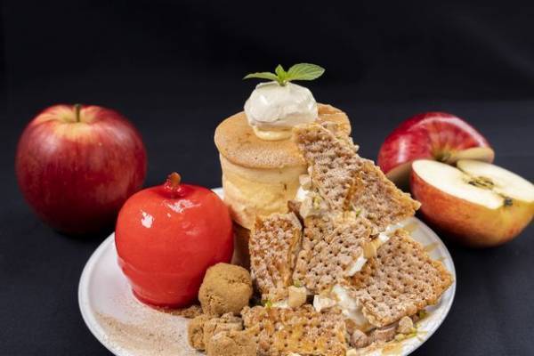 最後の仕上げはお客様の目の前で！たまご専門店「TAMAGOYA」秋の収穫祭にてLIVE感を楽しむ「和栗モンブランパンケーキ」が10月11日より新登場