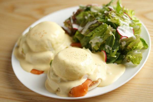 “しみっ、ふわっ、とろっ”のフレンチトーストに太陽と大地の恵みで育った山梨県産の『あけの金時』を使用　季節限定「至福のおいもフレンチトースト」が登場