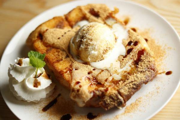 “しみっ、ふわっ、とろっ”のフレンチトーストに太陽と大地の恵みで育った山梨県産の『あけの金時』を使用　季節限定「至福のおいもフレンチトースト」が登場