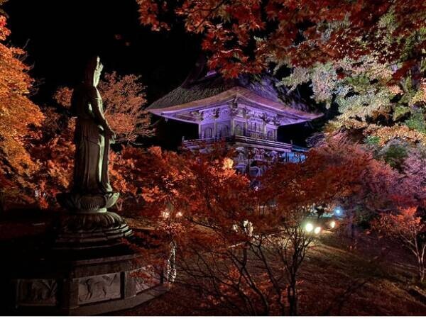 長野県大町市の紅葉スポットとして知られる霊松寺にて2022年10月29日～11月6日、紅葉ライトアップを開催