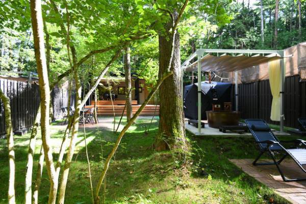 山梨県のプライベートグランピング施設「ふじ・ふもとの森」　ドッグラン・フォレストにて期間限定の割引プランの提供開始