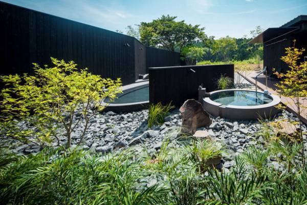 北欧のオーロラ観察をモチーフとしたグランピング施設内に満天の星と天空露天風呂が楽しめるキャンプ場をオープン