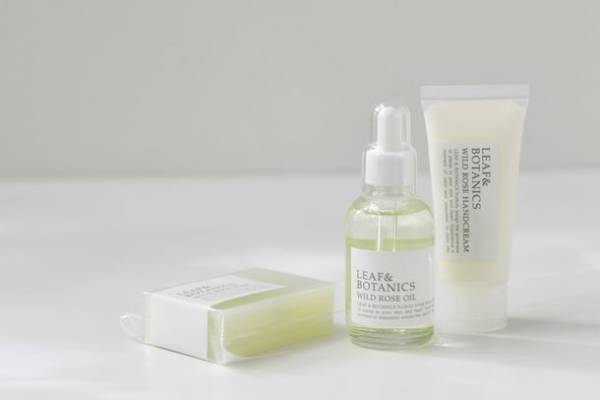 リーフ＆ボタニクス「ワイルドローズ」のボディケア　可憐で清らかな香りが包み込む　2022年10月19日(水)発売