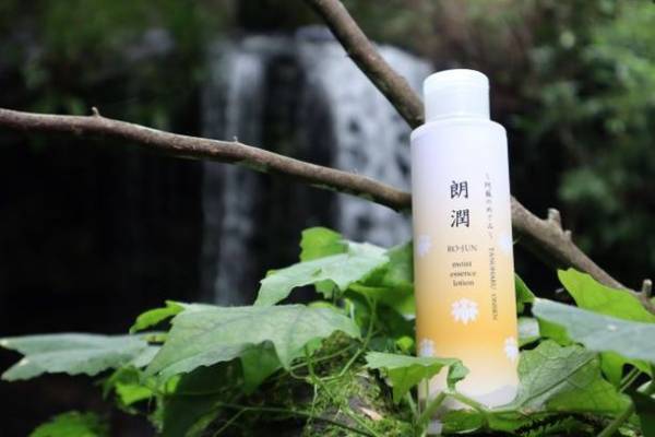 阿蘇・田の原温泉のお肌に優しい温泉水でつくったオリジナル保水化粧水！有名映画ロケ地『せせらぎのお宿 大朗舘』より10月21日(金)発売！