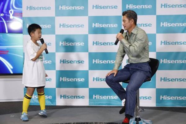 キングカズが国立競技場で試合を行った翌日にプロジェクトアンバサダーを務めるハイセンスジャパン本社を訪問！